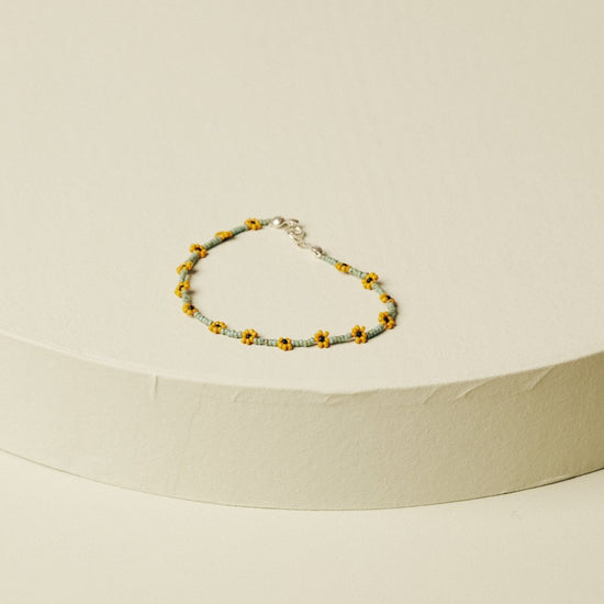 Load image into Gallery viewer, The Daisy Chain Bracelet - Teeny Bead Co.
