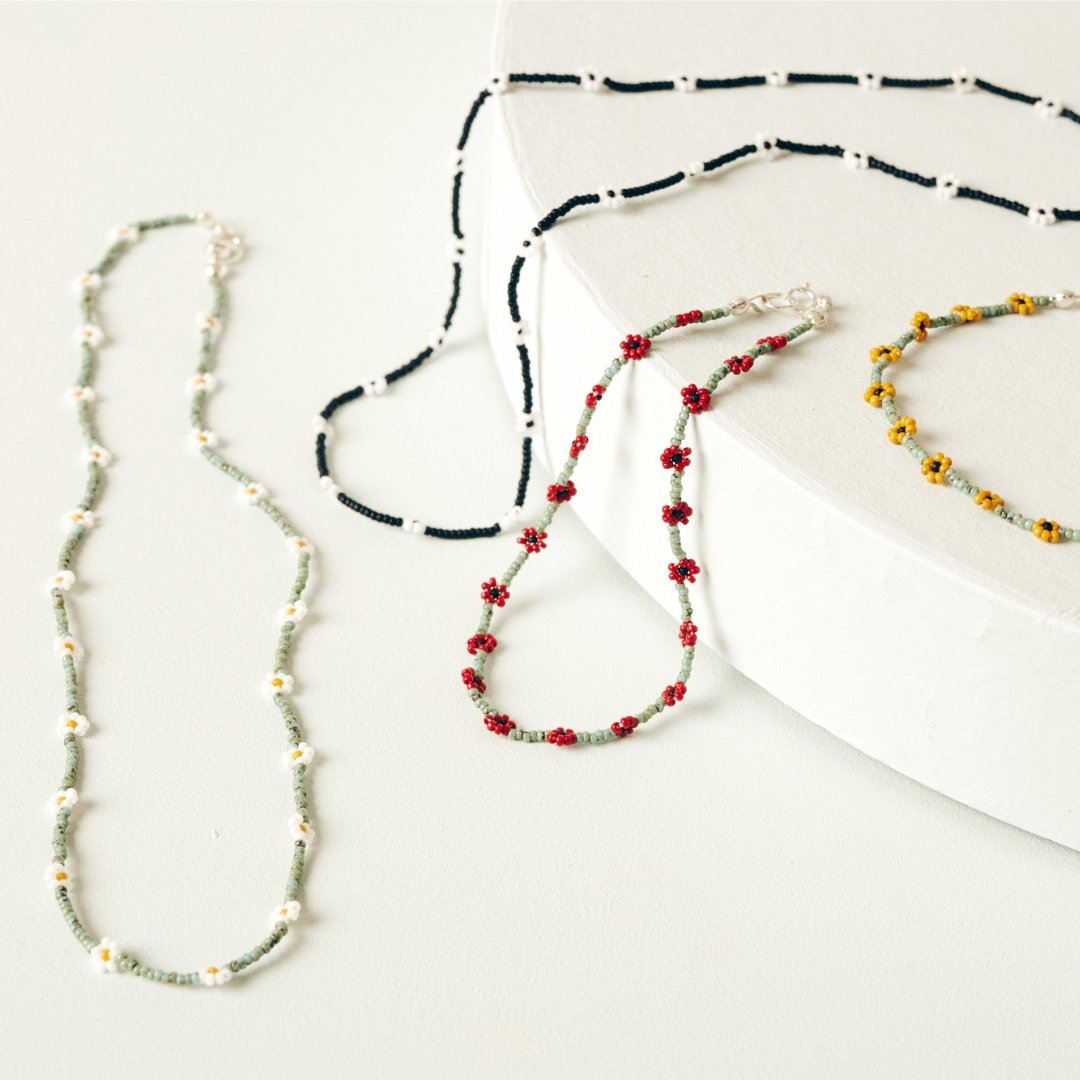 Load image into Gallery viewer, The Daisy Chain Necklace - Teeny Bead Co.
